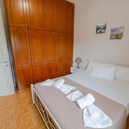 Private House With Garden Next To The Vakantiehuis Chalikounas