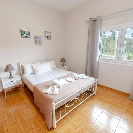 Private House With Garden Next To The Vakantiehuis Chalikounas
