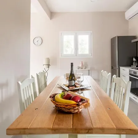 בית נופש Private House With Garden Next To The Halikounas