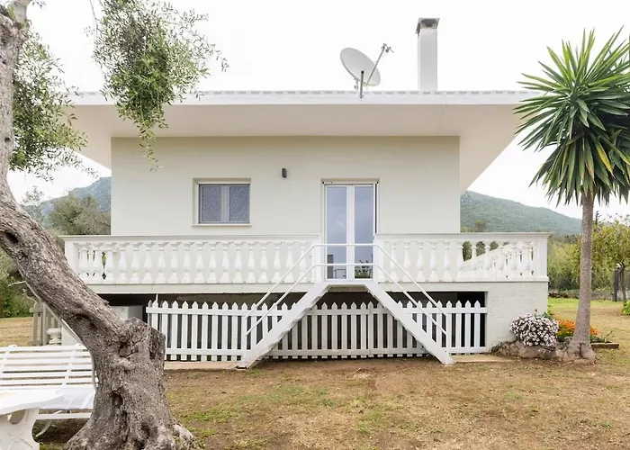 Vakantiehuis Private House With Garden Next To The