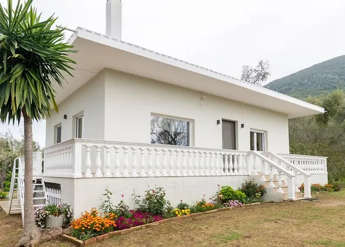 Private House With Garden Next To The Vakantiehuis Chalikounas