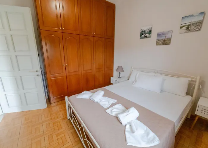 Private House With Garden Next To The Vakantiehuis Chalikounas