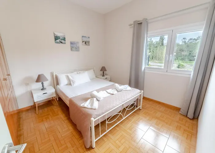Private House With Garden Next To The Hébergement de vacances Halikounas